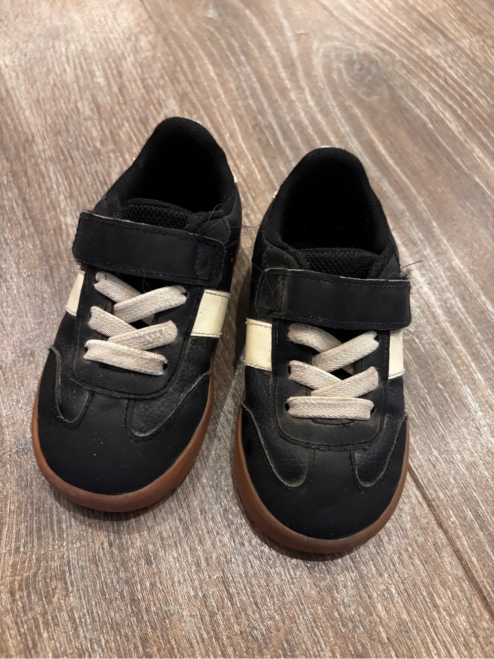 H&M Toddler Black and White Athletic Sneakers 7.5T